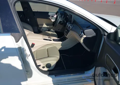 2017 Mercedes-Benz Cla 250 4Matic z USA, uszkodzony, nr VIN WDDSJ4GB4HN401480